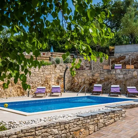 Luxury Villa On Spacious Private Property Rakalj Exterior photo