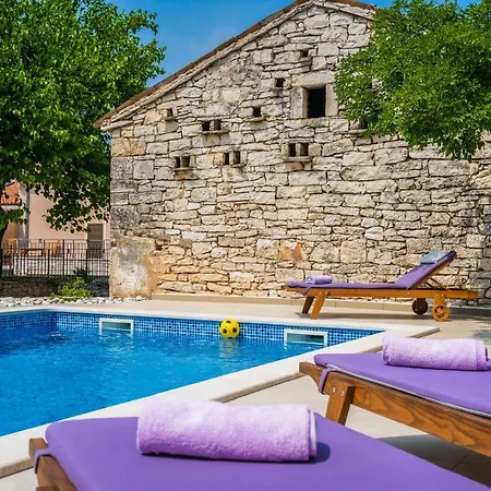 Luxury Villa On Spacious Private Property Rakalj Exterior photo