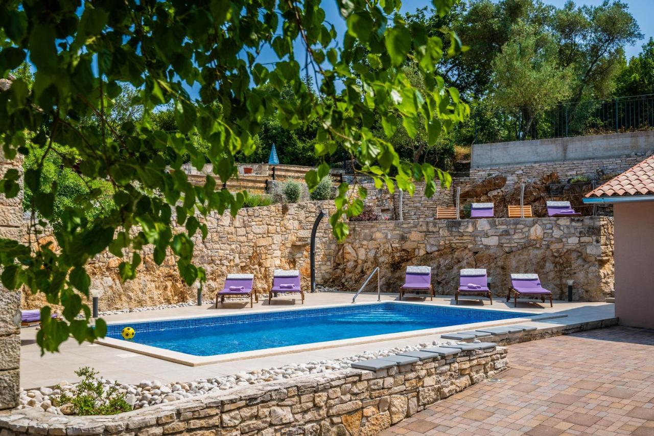 Luxury On Spacious Private Rakalj