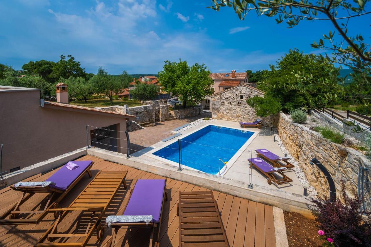 Luxury On Spacious Private Rakalj