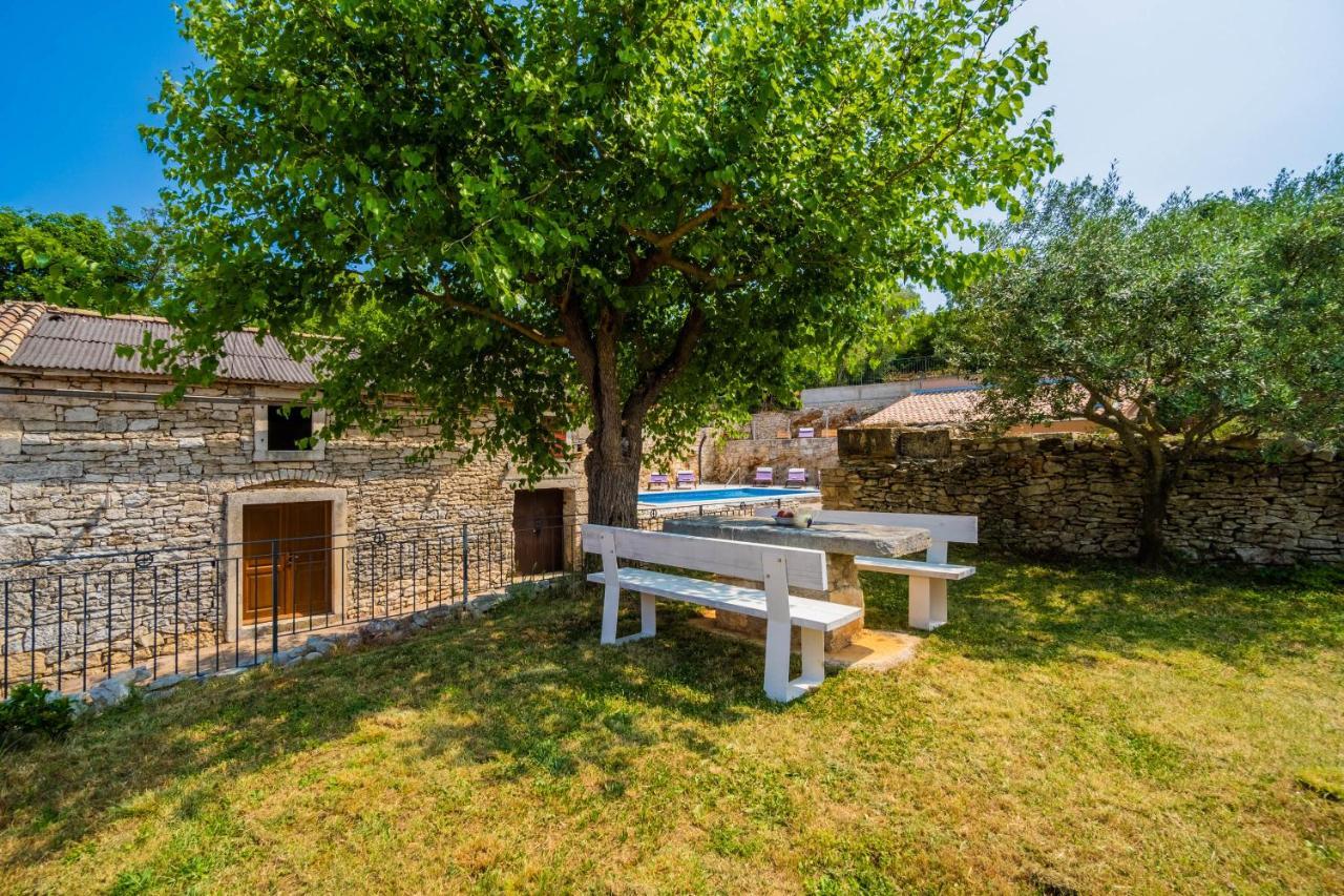 Luxury On Spacious Private Rakalj