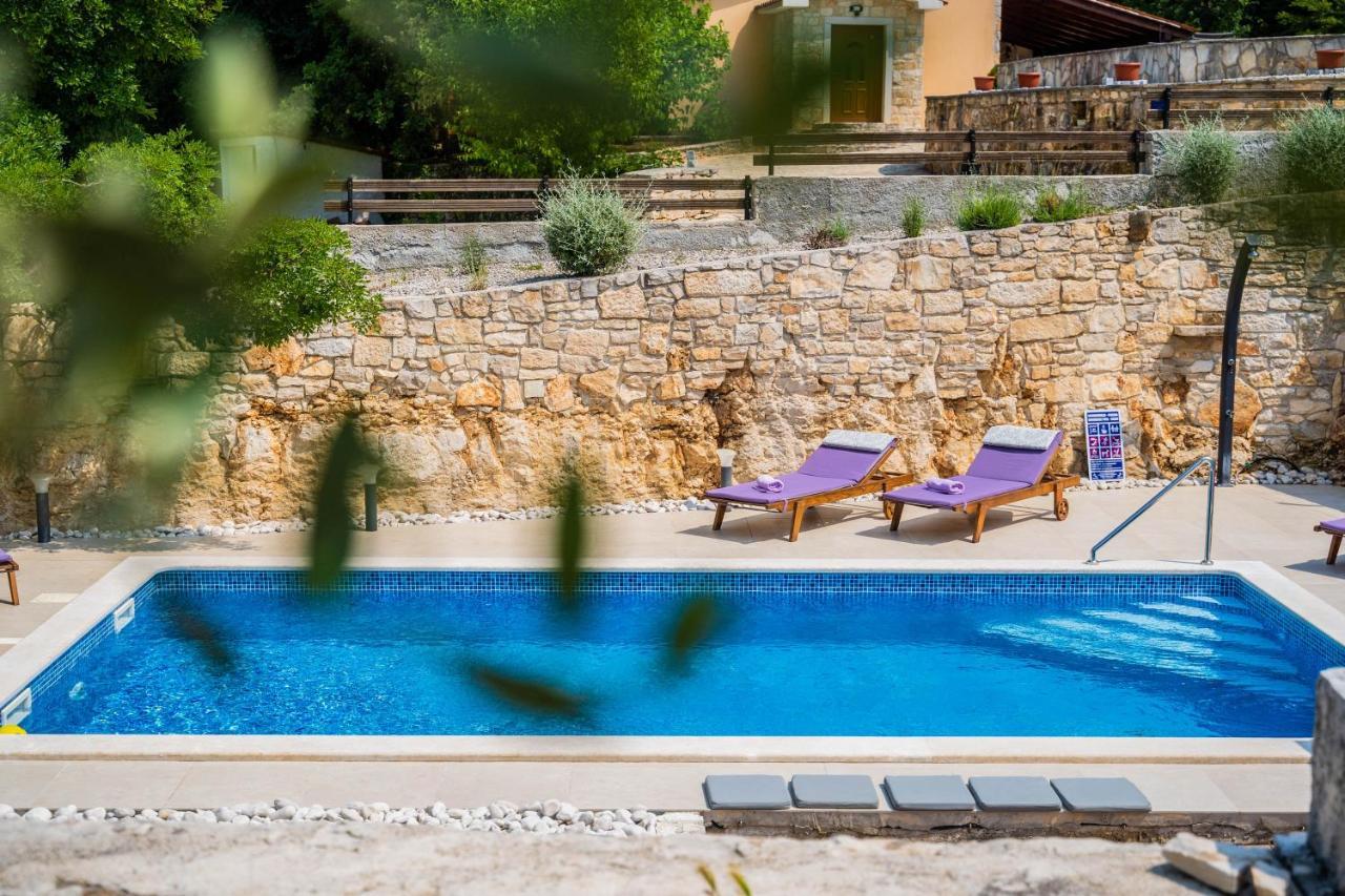 Luxury On Spacious Private Villa