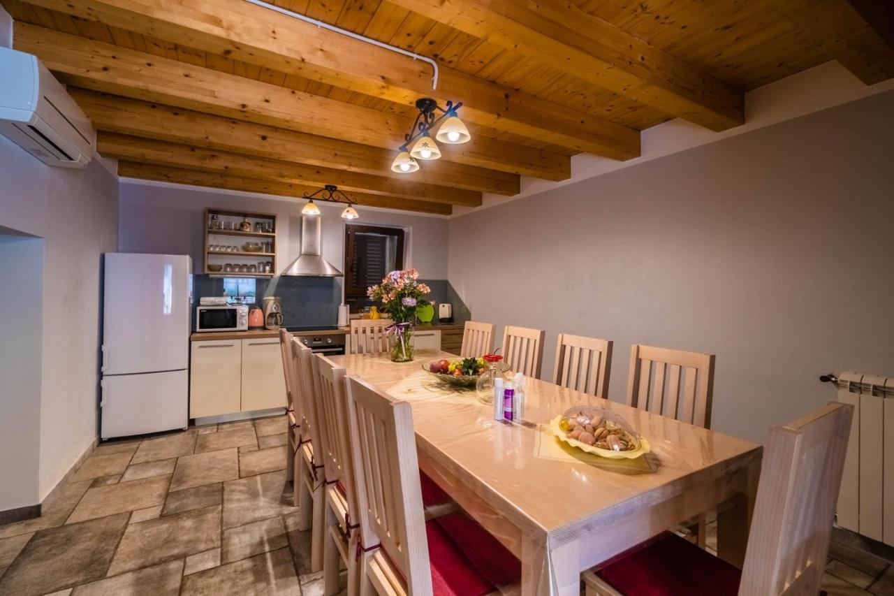 Luxury On Spacious Private Rakalj