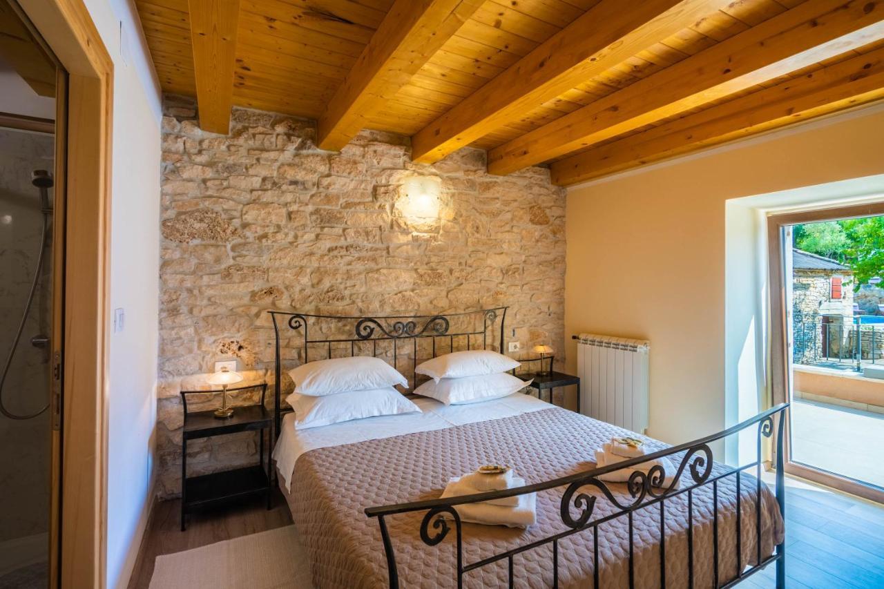 Luxury On Spacious Private Rakalj