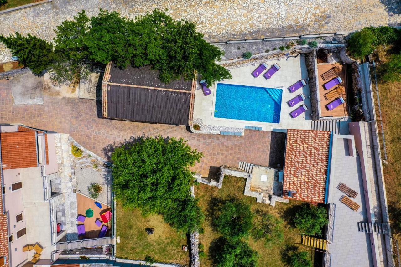 Luxury On Spacious Private Villa