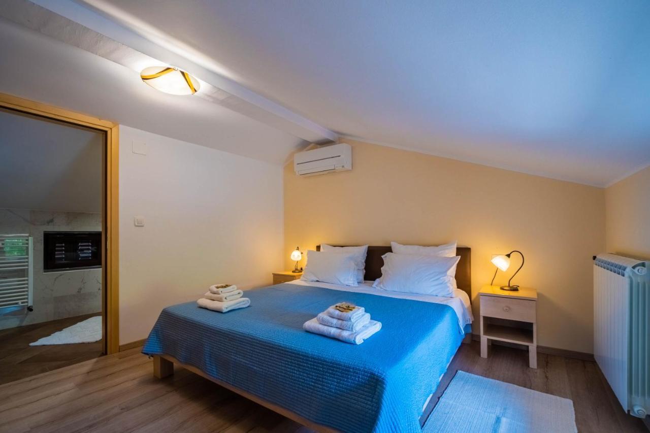 Luxury On Spacious Private * Rakalj
