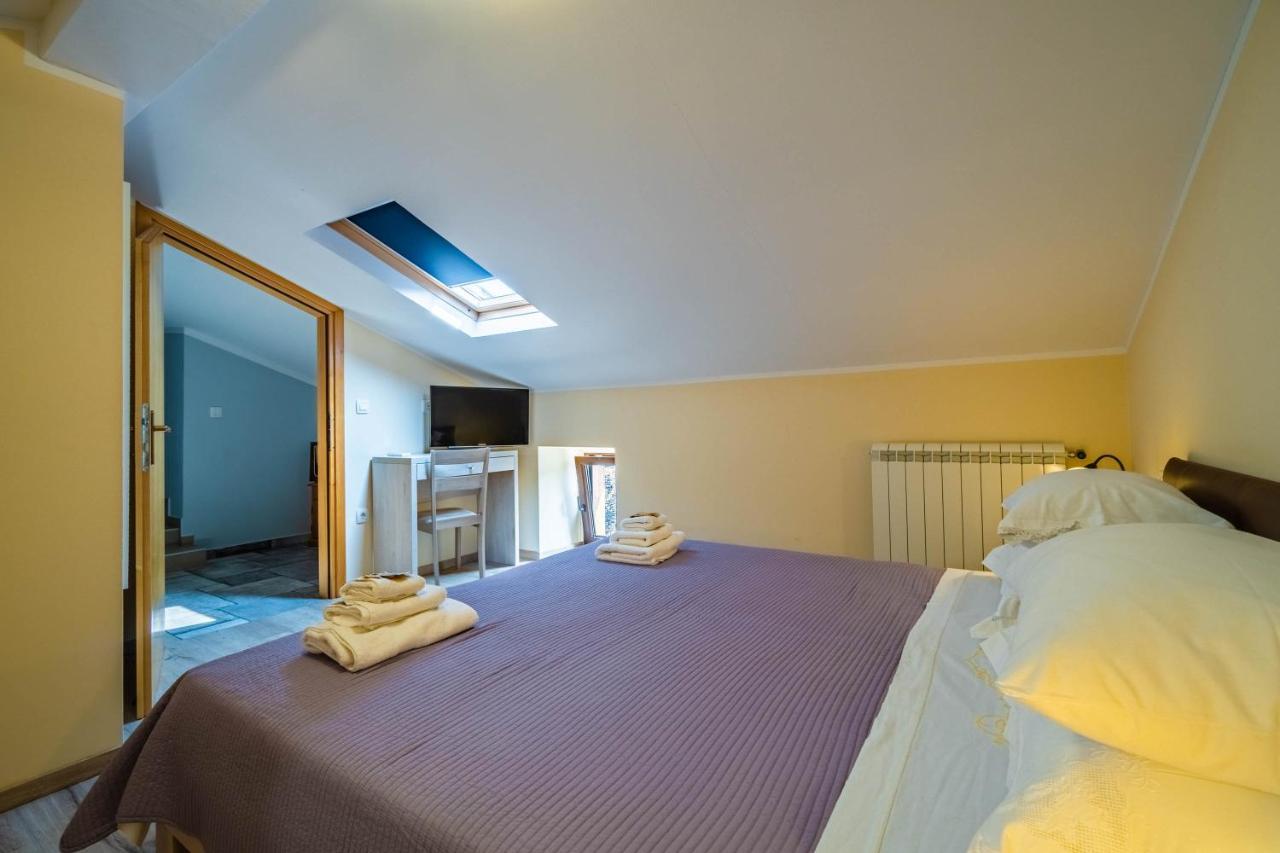 Villa Luxury On Spacious Private Rakalj