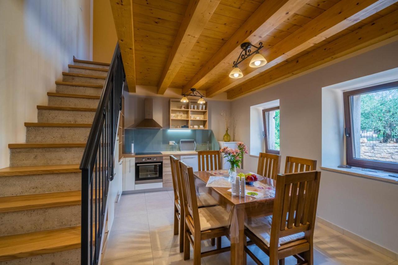 Luxury On Spacious Private Rakalj