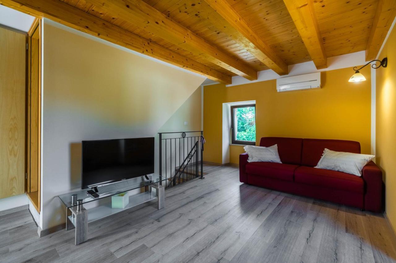 Luxury On Spacious Private Rakalj