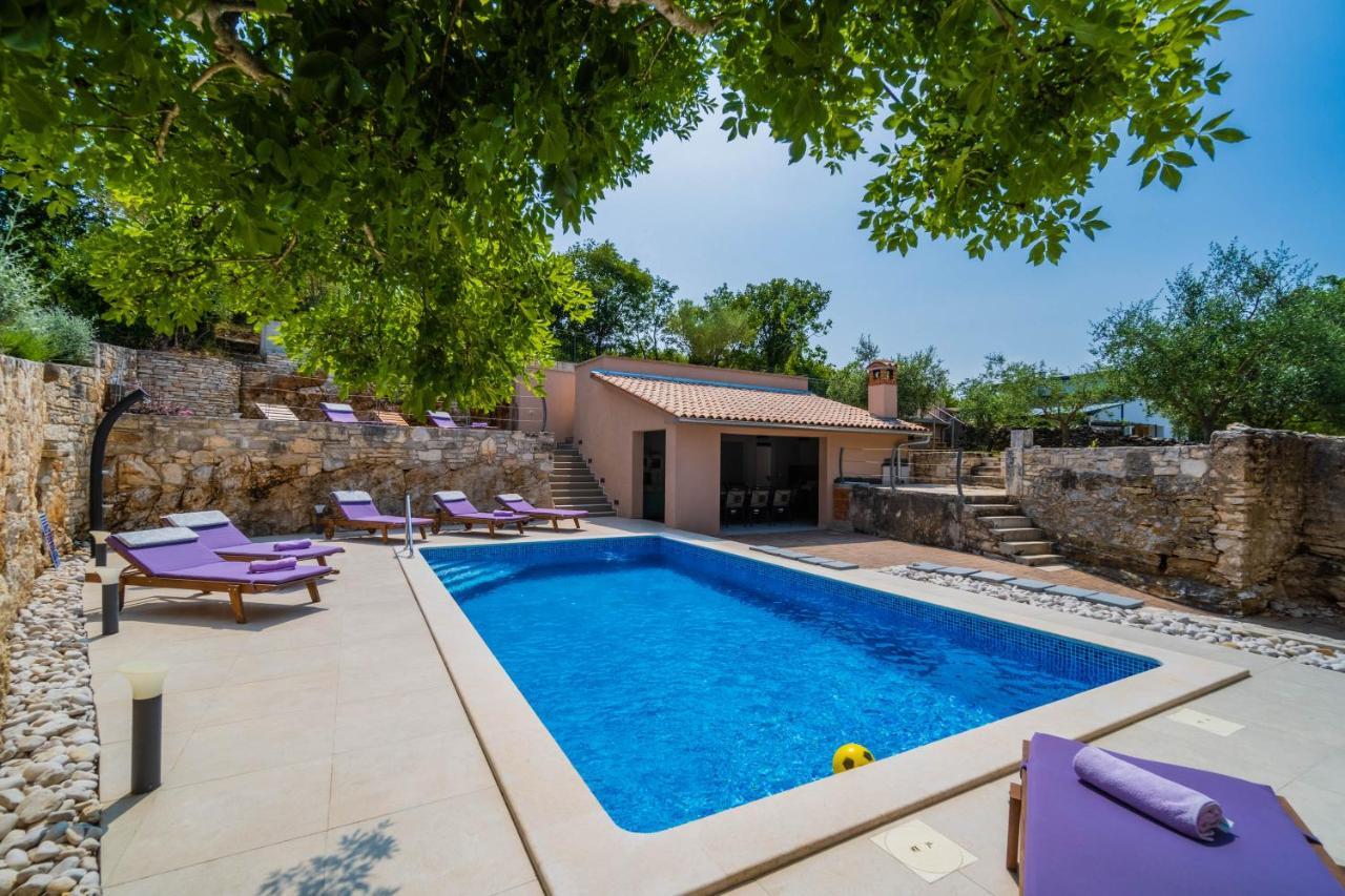 Luxury On Spacious Private Villa