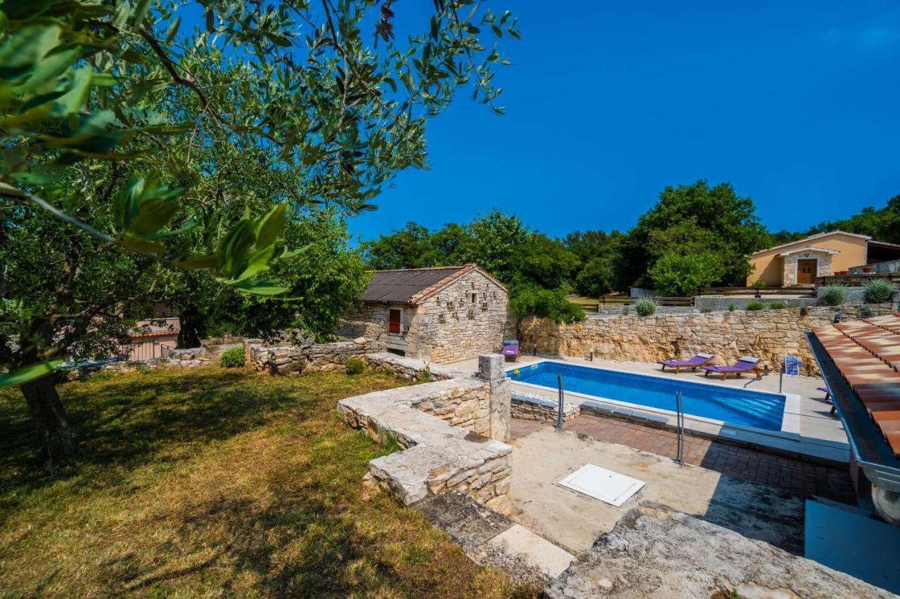 Luxury On Spacious Private Rakalj