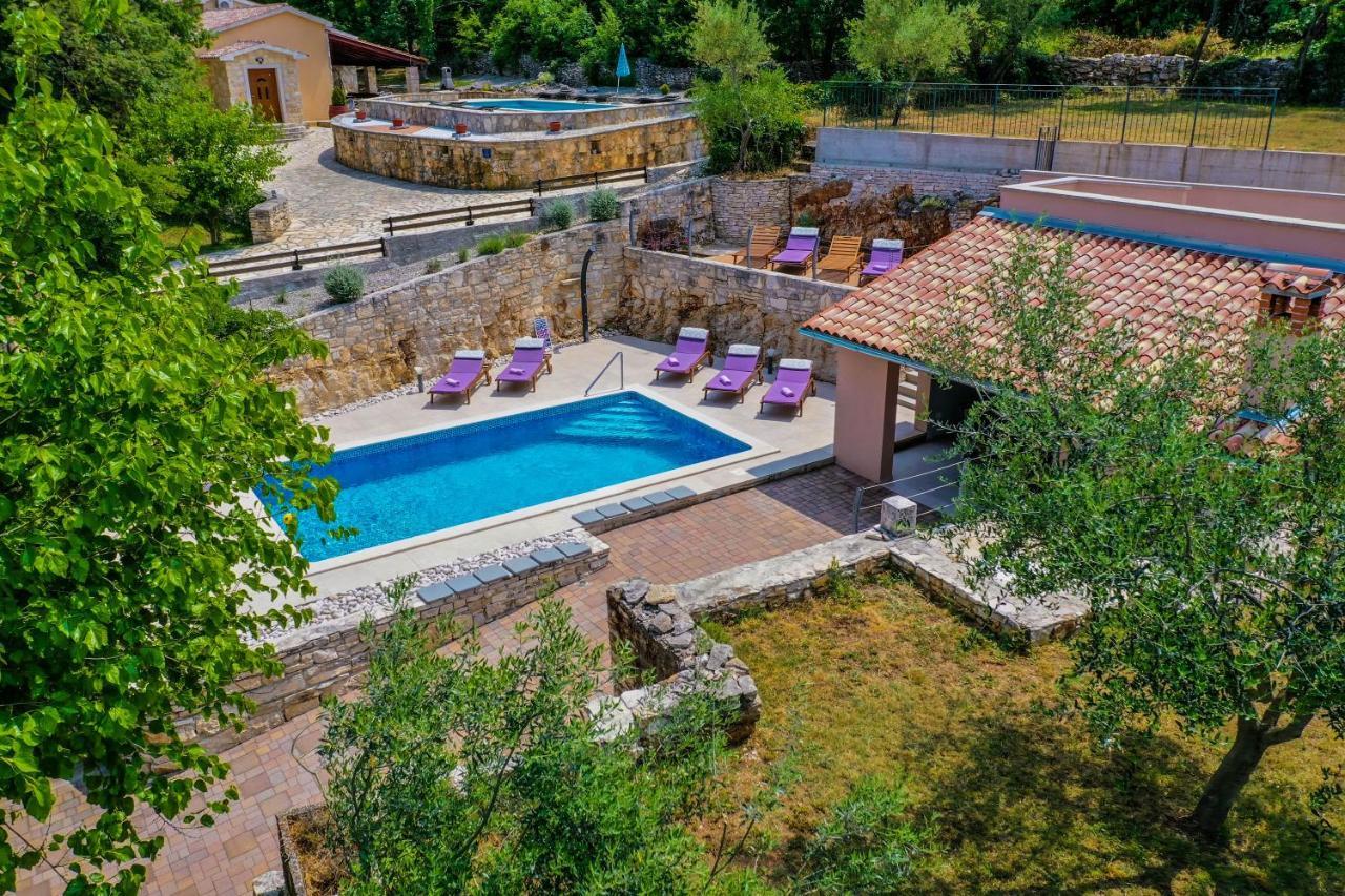 Luxury On Spacious Private Villa